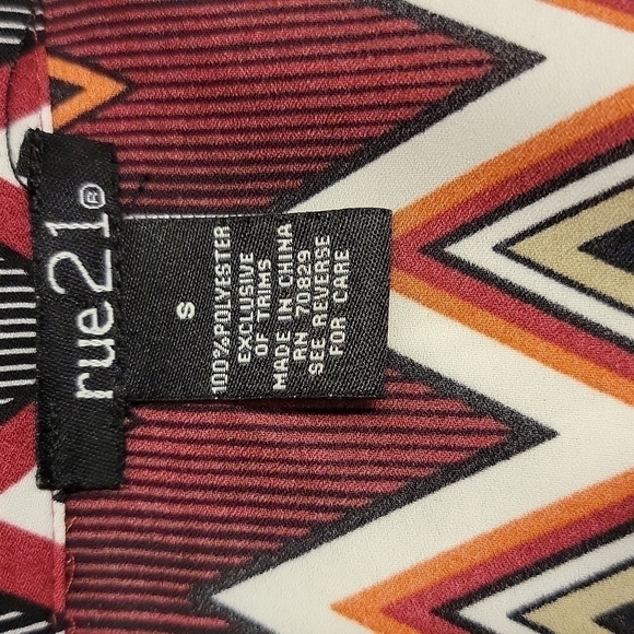 RUE 21 chevron print long sleeve button up blouse size small - Picture 6 of 12